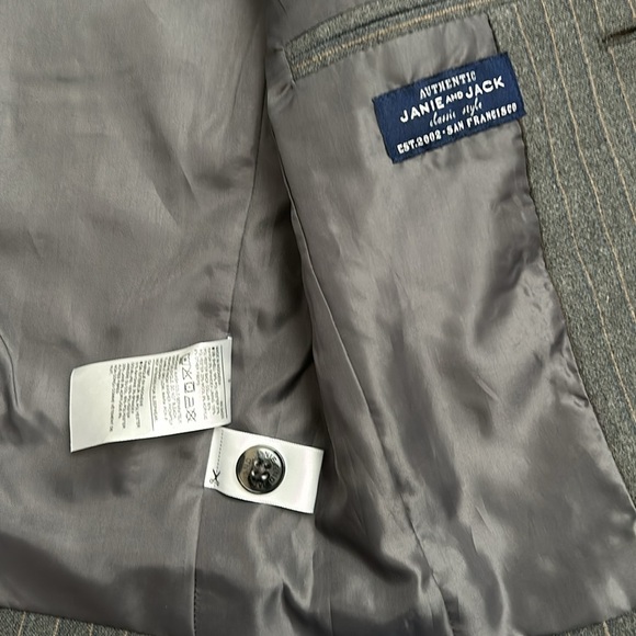 NWT Janie and Jack Grey Blazer/Sport coat. Size 3 - Picture 4 of 4